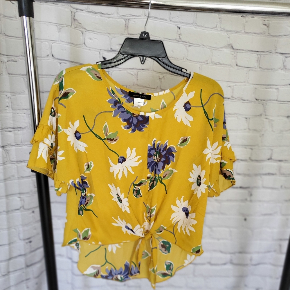 Cropped blouse, size small but runs big, yellow with floral